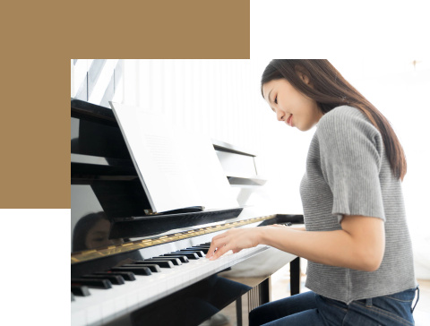 Was bedeutet Leasing beim Klavier? Klavierspielerin